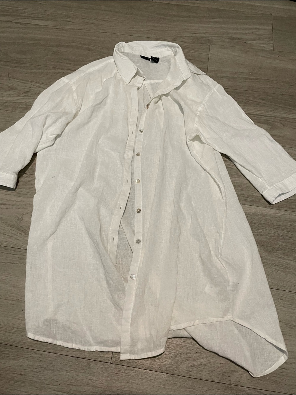 Tahari White Lightweight Button-Up Longline Blouse